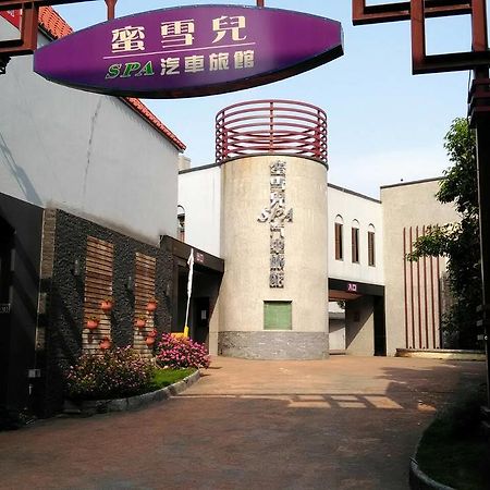 Michelle Motel Taichung Bagian luar foto