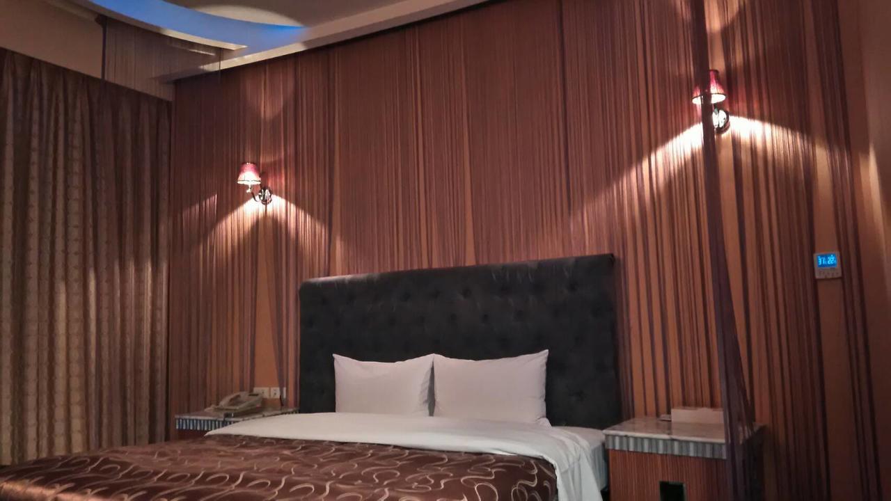 Michelle Motel Taichung Bagian luar foto