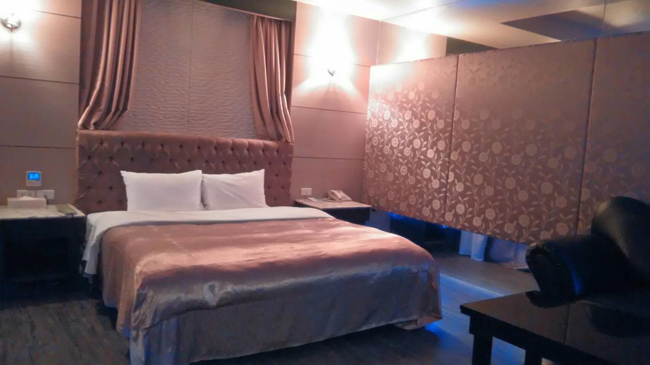 Michelle Motel Taichung Bagian luar foto