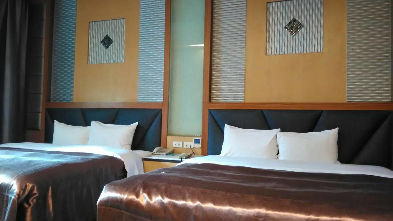 Michelle Motel Taichung Bagian luar foto