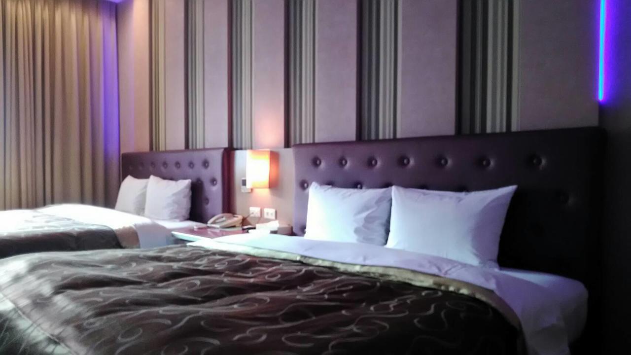 Michelle Motel Taichung Bagian luar foto